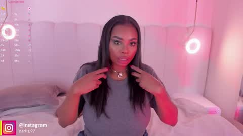 Snapshot of _huge_boobs_ebony chatting on November 14, 8:07 pm Darlis online show from November 14, 8:07 pm