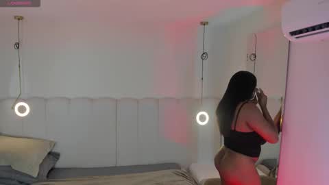 Snapshot of _huge_boobs_ebony chatting on November 17, 6:24 pm Darlis online show from November 17, 6:24 pm