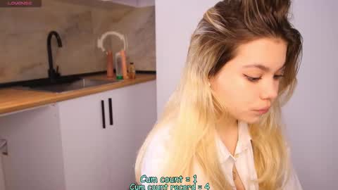 Snapshot of _iowaa_ chatting on January 18, 7:23 am Maria online show from January 18, 7:23 am