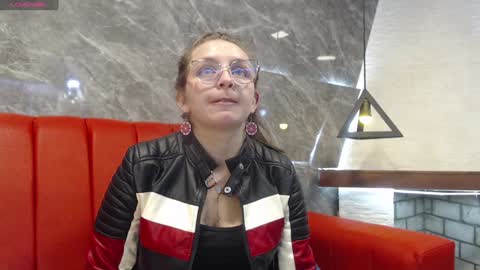 Snapshot of _isaabellaa chatting on January 13, 2:21 pm Isa online show from January 13, 2:21 pm