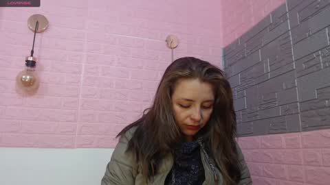 Snapshot of _isaabellaa chatting on February 2, 12:13 pm Isa online show from February 2, 12:13 pm