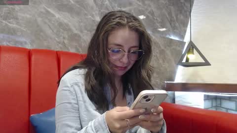 Snapshot of _isaabellaa chatting on March 4, 5:45 pm Isa online show from March 4, 5:45 pm