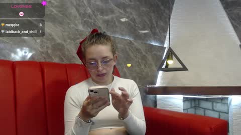 Snapshot of _isaabellaa chatting on March 6, 2:18 pm Isa online show from March 6, 2:18 pm