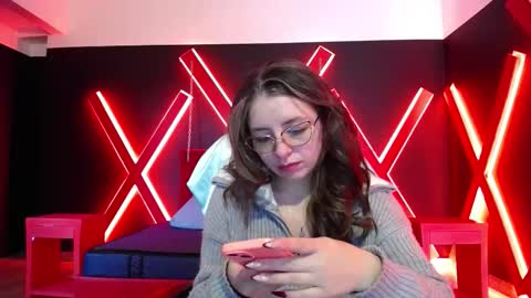 Snapshot of _isaabellaa chatting on December 4, 1:53 pm Isa online show from December 4, 1:53 pm