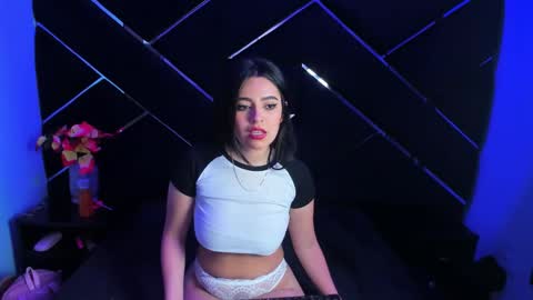 Isabella Moon online show from November 25, 6:30 pm