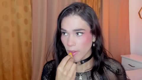 Snapshot of _isalittlestar_ chatting on June 5, 6:52 am ISABELLA online show from June 5, 6:52 am