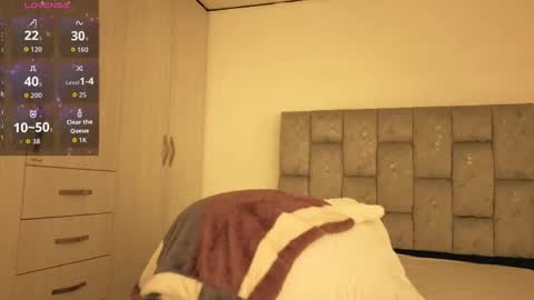 Waifu Izumi  online show from April 12, 4:06 am