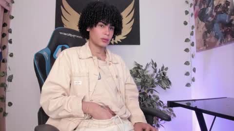 Snapshot of _jaay77 chatting on December 5, 7:49 pm Jay online show from December 5, 7:49 pm