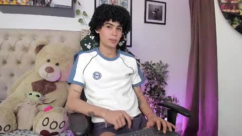 Snapshot of _jaay77 chatting on December 13, 10:55 pm Jay online show from December 13, 10:55 pm