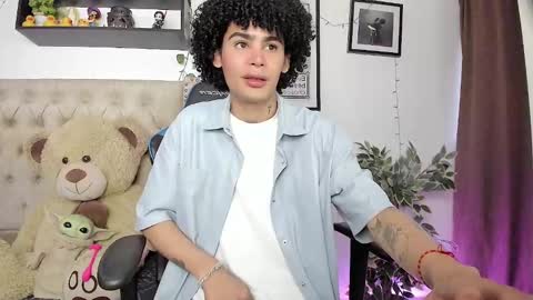 Snapshot of _jaay77 chatting on December 18, 8:25 pm Jay online show from December 18, 8:25 pm