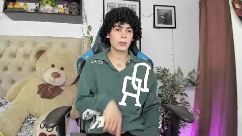 Snapshot of _jaay77 chatting on December 21, 6:34 pm Jay online show from December 21, 6:34 pm