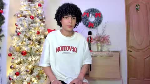 Snapshot of _jaay77 chatting on December 31, 12:43 am Jay online show from December 31, 12:43 am