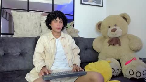 Snapshot of _jaay77 chatting on January 15, 2:49 am Jay online show from January 15, 2:49 am