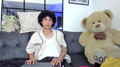 Snapshot of _jaay77 chatting on January 16, 1:37 am Jay online show from January 16, 1:37 am