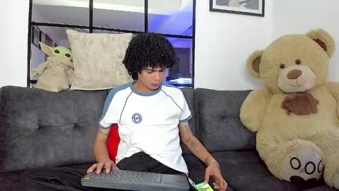 Snapshot of _jaay77 chatting on January 16, 8:14 pm Jay online show from January 16, 8:14 pm