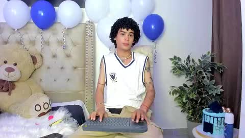 Snapshot of _jaay77 chatting on February 10, 1:46 am Jay online show from February 10, 1:46 am