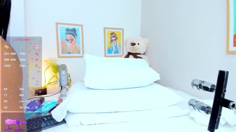 Snapshot of _jasminnee_ chatting on March 1, 1:24 pm _jasminnee_ online show from March 1, 1:24 pm