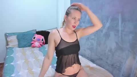 Snapshot of _jennyxoxo_ chatting on November 9, 9:13 pm JENNY online show from November 9, 9:13 pm