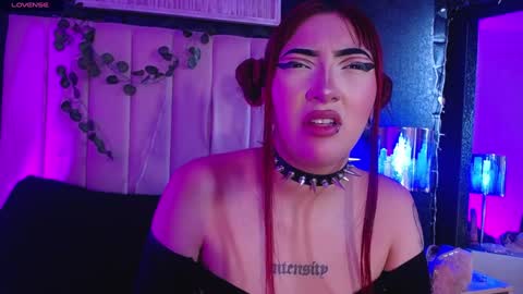 Mia online show from December 21, 4:46 pm