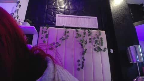 Mia online show from January 27, 7:03 pm