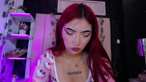 Mia online show from February 6, 2:04 pm