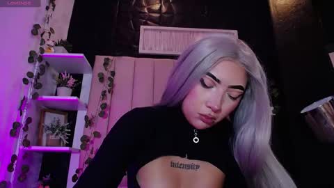 Mia online show from February 12, 5:37 pm