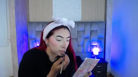 Mia online show from September 11, 1:44 pm