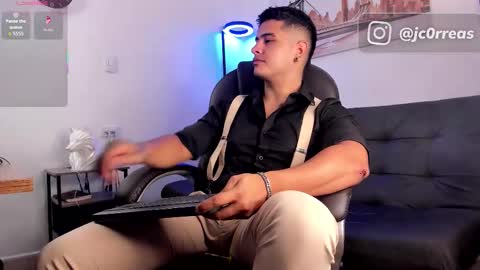 _juanes__ online show from November 27, 9:28 pm