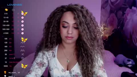 _just_a_queen_3 online show from December 3, 6:28 pm