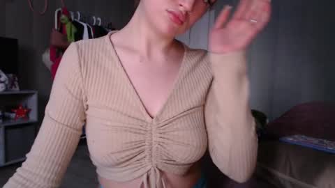 Snapshot of _katemiller_ chatting on January 6, 9:41 am katemiller online show from January 6, 9:41 am