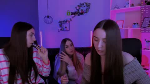 _kellykitten_ online show from April 6, 8:59 am