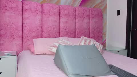 Kendall online show from March 24, 11:59 am