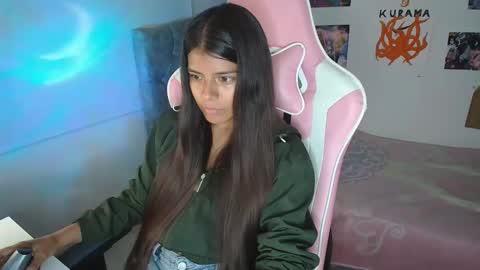 Snapshot of _kendall_jones chatting on January 13, 1:34 am _kendall_jones online show from January 13, 1:34 am