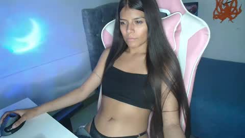 Snapshot of _kendall_jones chatting on February 8, 1:00 am _kendall_jones online show from February 8, 1:00 am