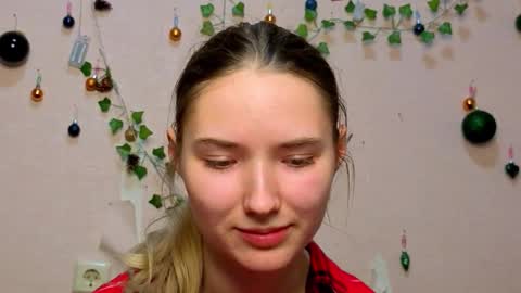 _kikiclark_ online show from February 12, 8:59 pm