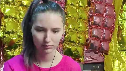 _kikiclark_ online show from April 13, 5:29 pm