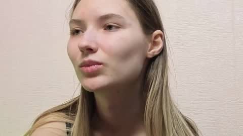 Snapshot of _kikiclark_ chatting on June 7, 9:07 pm _kikiclark_ online show from June 7, 9:07 pm