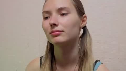 Snapshot of _kikiclark_ chatting on July 5, 7:10 pm _kikiclark_ online show from July 5, 7:10 pm
