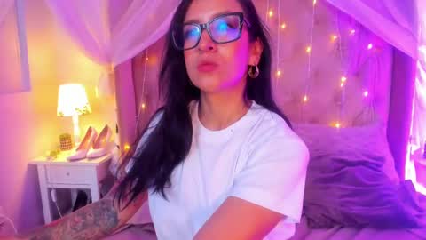 Snapshot of _kiramoon__ chatting on February 24, 8:36 pm Kiraaaa 0 online show from February 24, 8:36 pm