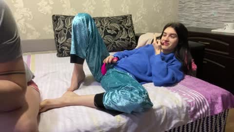 Snapshot of _krisvanessa_ chatting on December 5, 12:00 pm krisvanessa online show from December 5, 12:00 pm