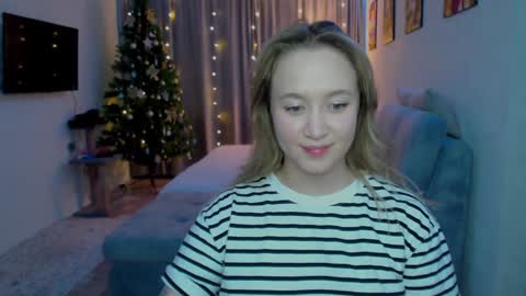 _lalune_ online show from December 16, 11:12 am