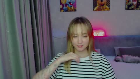 _lalune_ online show from December 26, 11:35 pm