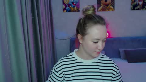 _lalune_ online show from December 27, 2:36 am