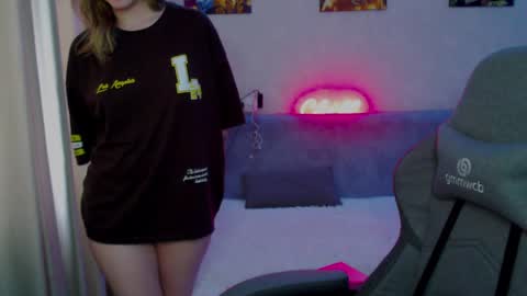 _lalune_ online show from January 11, 9:57 am