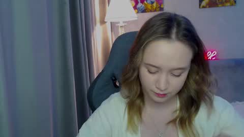 _lalune_ online show from February 22, 7:03 pm