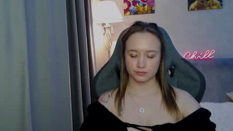 _lalune_ online show from February 25, 10:29 pm