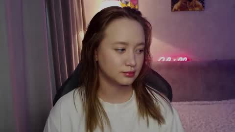 _lalune_ online show from October 23, 9:30 am