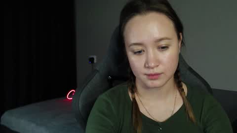 _lalune_ online show from December 4, 3:54 pm