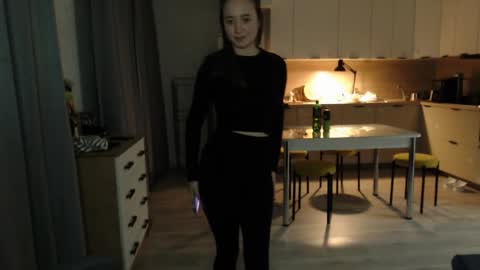 _lalune_ online show from February 5, 5:28 pm