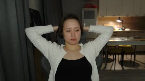 _lalune_ online show from March 26, 3:17 pm